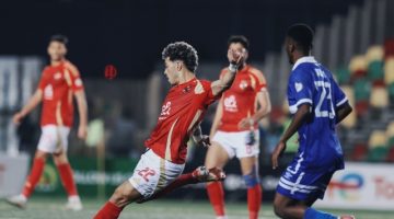 الأهلي يستحق ركلة جزاء مستحقة أمام الهلال في مباراة مثيرة