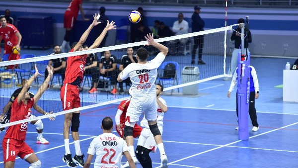الأهلي والزمالك في نهائي كأس الطائرة الموعد والقناة