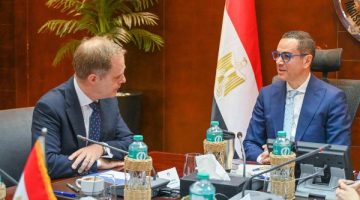 <p><strong>تعزيز التعاون الاقتصادي: وزير الاستثمار يناقش آفاق الشراكة مع سفير بريطانيا</strong></p>