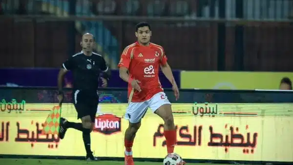 مصطفى العش قميص الأهلي 1