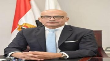 جامعة عين شمس يكرم الدكتور خالد قدري والدكتور عمر الحسيني تقديرًا لجهودهما