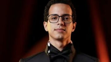 «كرم من ربنا ودعاء أمي».. طه دسوقي يتأثر بتكريمه من الجمهور