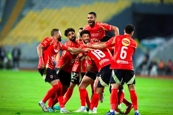61460 احتفال وفرحة من لاعبى الأهلى بالهدف الأول 1.webp