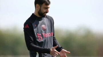 مانشستر يونايتد يكشف موقفه من عرض الهلال لضم فيرنانديز