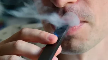 الآثار الضارة للسجائر الإلكترونية | الحق والضلال