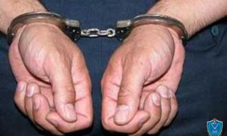 الداخلية كشف ملابسات سرقة هاتف محمول من شخص يحمل جنسية