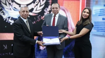 رئيس الأكاديمية العربية للعلوم والتكنولوجيا والنقل البحري يعزز التعليم الرقمي بتكريم أكثر المتفاعلين مع الكتب الإلكترونية على منصة كورتكست.
