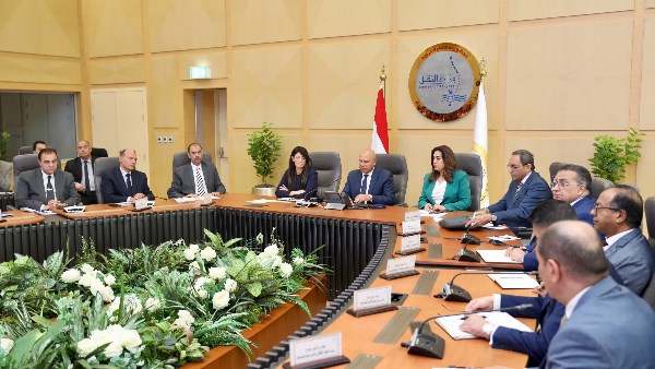مراجعة موقف الأراضي بالمناطق الصناعية في صعيد مصر