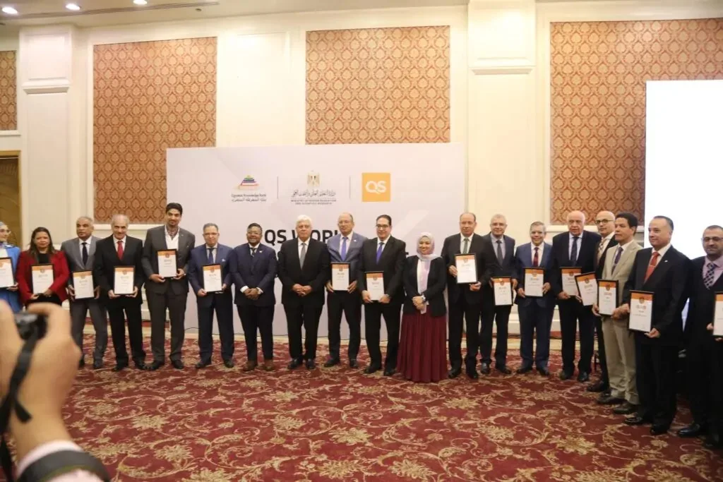1751285622 وزير التعليم العالي يكرم 20 جامعة مصرية ضمن تصنيف QS.webp