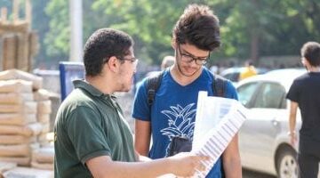 مع اقتراب امتحانات الثانوية العامة 2025.. وزارة التعليم: الأسئلة موزعة على المنهج حسب المواد الدراسية لقياس مهارات الطلاب ومستواهم.. وتؤكد: توزيع الدرجات حسب الوزن النسبى لكل جزئية وأسئلة بدرجة وأخرى بدرجتين