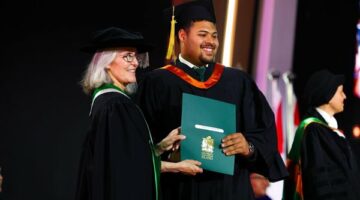 جامعة جزيرة الأمير إدوارد بالقاهرة تحتفل بتخرج دفعة 2025 من طلابها
