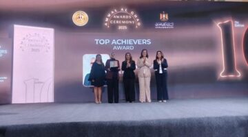 المتحدة تكرّم رئيس الضرائب في قمة مصر للأفضل بجائزة الإنجاز المؤسسي