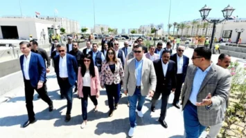 من ميدان المسلة إلى الأوبرا.. جولة وزارية في المدينة التراثية بالعلمين الجديدة