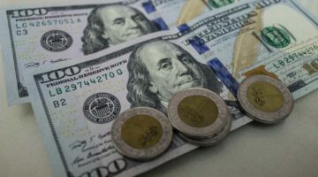 «سعر ثابت» سعر الدولار مقابل الجنيه المصري اليوم هل يستمر الاستقرار عند هذا المستوى