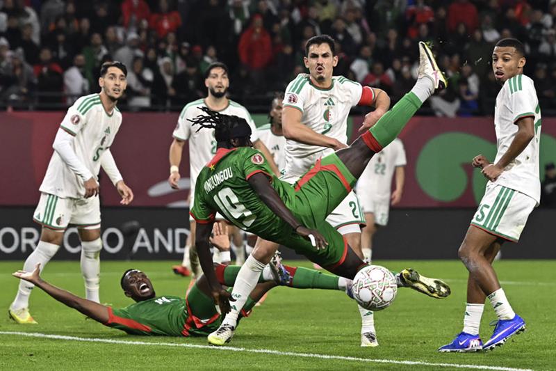 Algeria vs Equatorial Guinea match بث مباشر الآن مباراة الجزائر ضد غينيا الاستوائية في كأس أمم إفريقيا 2025 | تشكيل الجزائر الكامل وتفاصيل المواجهة لحظة بلحظة