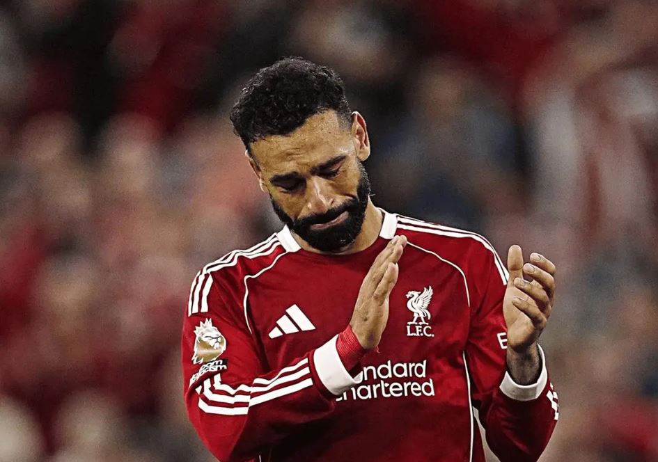 محمد صلاح نجم ليفربول خارج نطاق الخدمة في مباراة منتخب مصر ضد زيمبابوي.. أزمة سلوت تُسيطر على مو صلاح!
