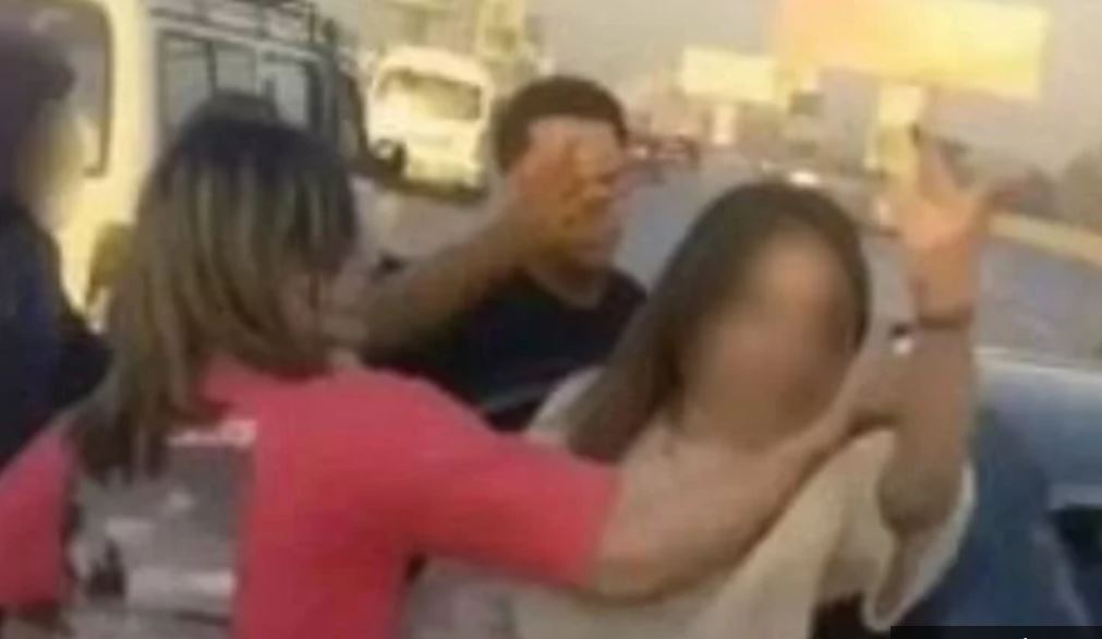 فيديو واقعة الفعل الفاضح أعلى محور 26 يوليو يتصدر الترند.. محاكمة المتهمين بممارسة الفعل الفاضح داخل سيارة بالطريق العام