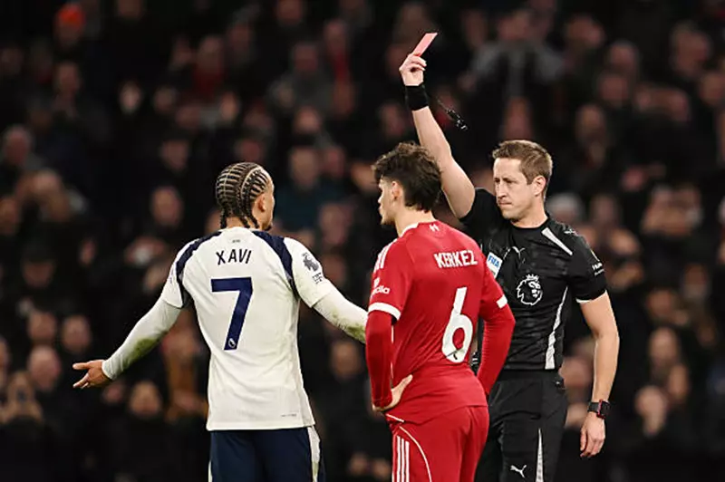 بث مباشر يلا شوت مشاهدة Liverpool vs Tottenham | ليفربول يسيطر على توتنهام بهدفين مقابل لا شيء بعد طرد سيمونز.. كل التفاصيل الدقيقة والأحداث لحظة بلحظة في الدوري الإنجليزي 2025/2026
