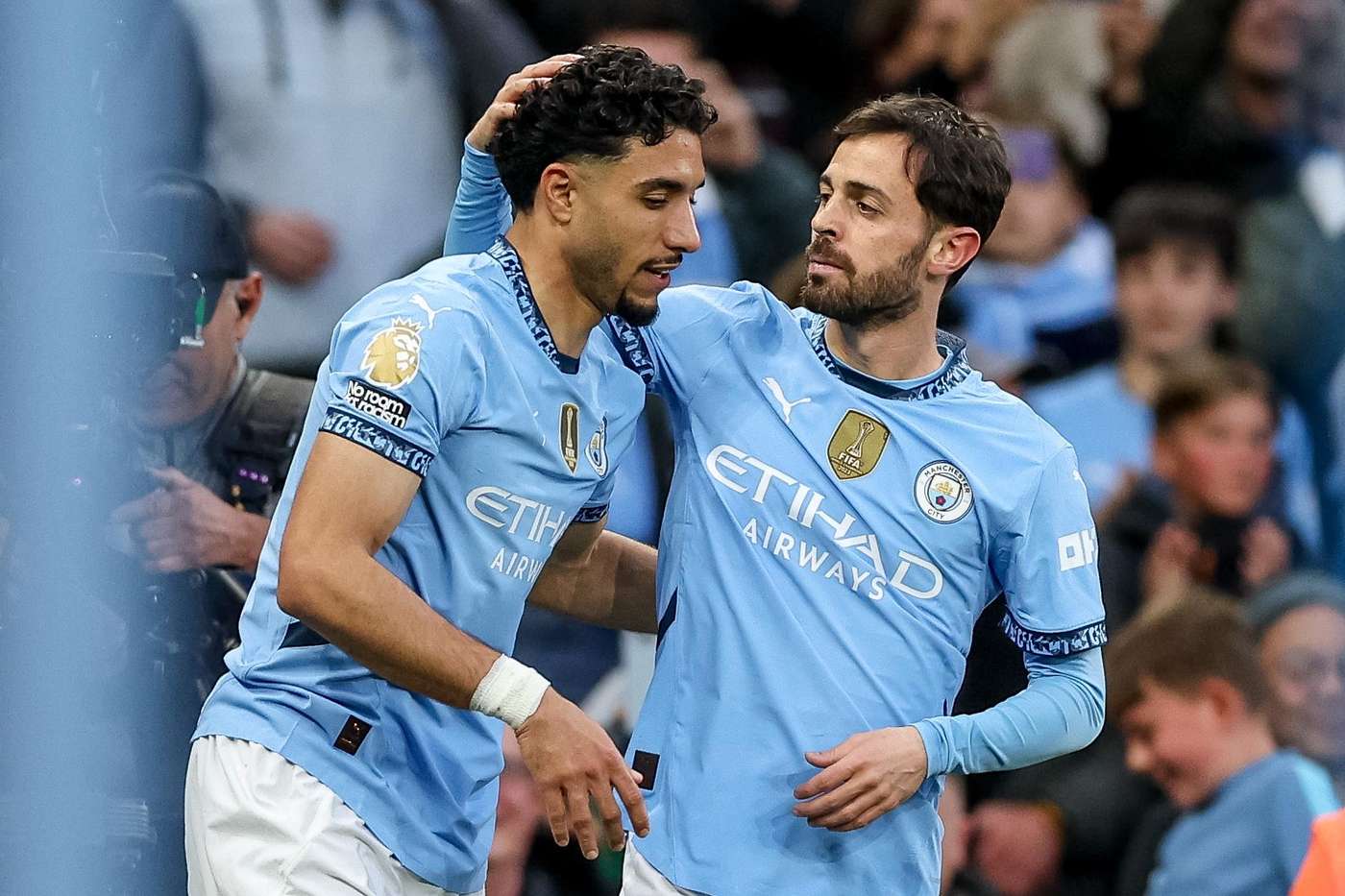 ديربي مانشستر يشتعل من جديد.. كل ما تريد معرفته عن قمة مان يونايتد ضد مان سيتي في الدوري الإنجليزي 2025/2026 (موعد المباراة، القنوات الناقلة، التشكيل المتوقع، التاريخ والإحصائيات)