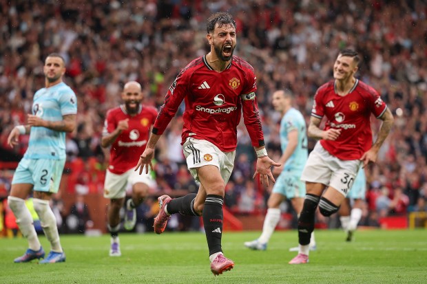 بث مباشر Manchester United vs Burnley مشاهدة مباراة مانشستر يونايتد وبيرنلي اليوم الأربعاء 7 يناير 2026 في الدوري الإنجليزي الممتاز: كل القنوات الناقلة، موعد المباراة، وتفاصيل البث المباشر لحظة بلحظة