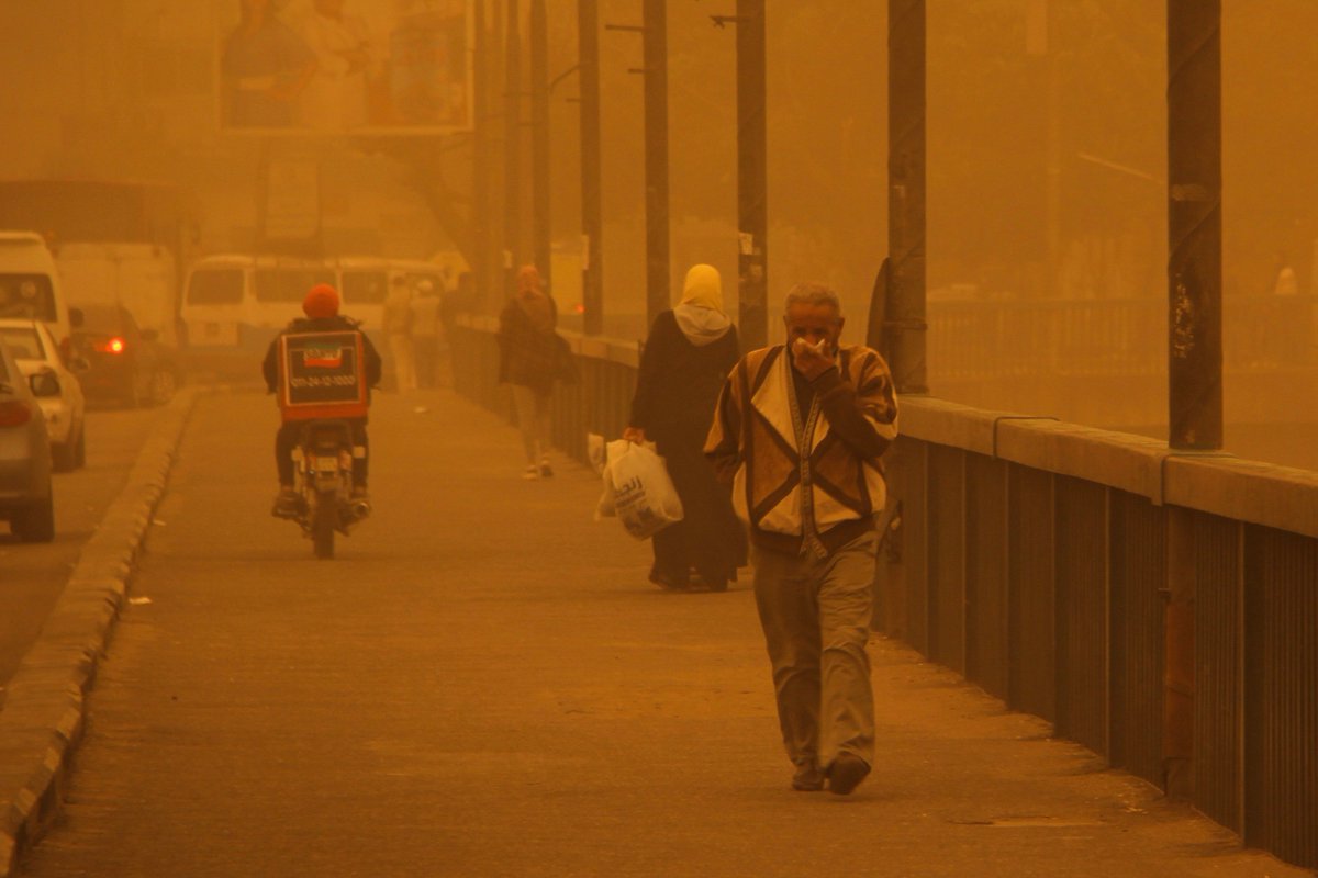 ممنوع الخروج من المنزل.. عاصفة ترابية تضرب محافظات مصر الآن.. الأرصاد تحذر: رياح شديدة وأمطار تضرب مصر الآن