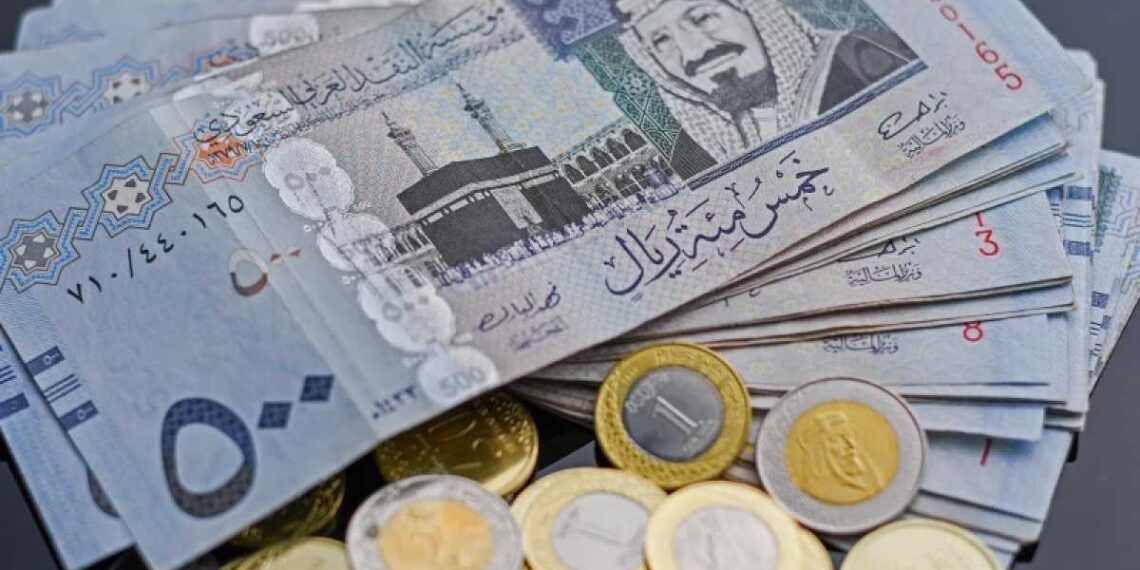 سعر الريال السعودي اليوم مقابل الجنيه المصري في السوق السوداء والبنوك الرسمية تزامنًا مع موسم العمرة
