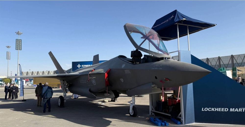 طائرات f35 السعودية شاهد: الطائرة الشبحية F-35 بالهوية السعودية تثير إعجاب الحضور في معرض الدفاع العالمي 2026 بالرياض