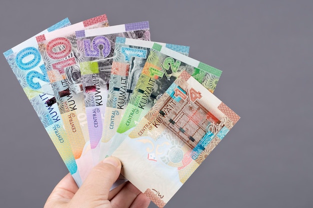 سعر الدينار الكويتي اليوم الأحد 29 مارس 2026 في مصر يقفز بمنتصف التعاملات.. تحديث لحظي لأسعار الشراء والبيع في أبرز البنوك وتأثيرات الارتفاع على السوق