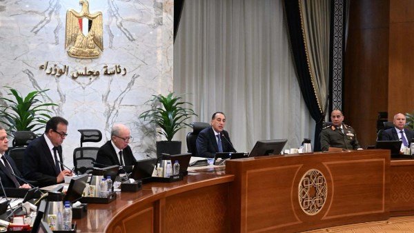 قرارات حكومية جديدة في مصر 2026.. غلق المحال الساعة 9 مساءً وتطبيق العمل عن بُعد رسميًا لتوفير الطاقة ودعم الاقتصاد