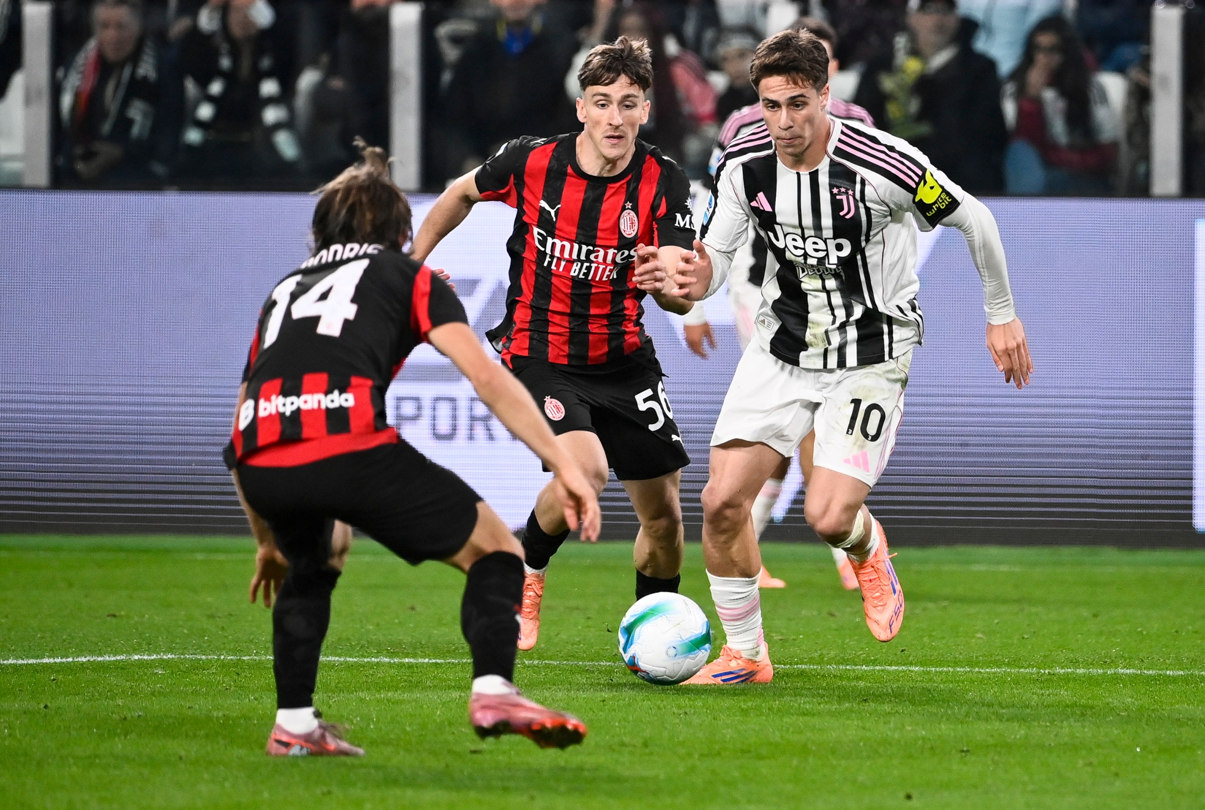 مجريات المباراة: إيه سي ميلان – يوفنتوس.. مباراة ميلان ضد يوفنتوس في الدوري الإيطالي 2026 الآن لحظة بلحظة هدف ملغى بعد تدخل VAR وبطاقة صفراء وأحداث نارية في الشوط الأول