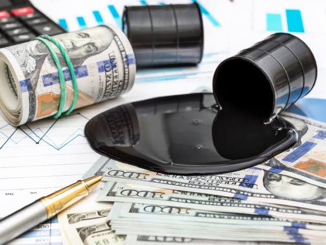 أسعار النفط اليوم الأحد 26 أبريل 2026 برنت يتجاوز 105 دولارات وسط تصاعد التوترات الجيوسياسية ومخاوف اضطراب الإمدادات العالمية