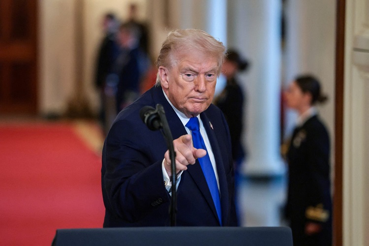 الرئيس الأمريكي دونالد ترامب يعلن وقف إطلاق النار لمدة أسبوعين مع إيران بوساطة باكستانية.. ما الذي يحدث خلف الكواليس؟