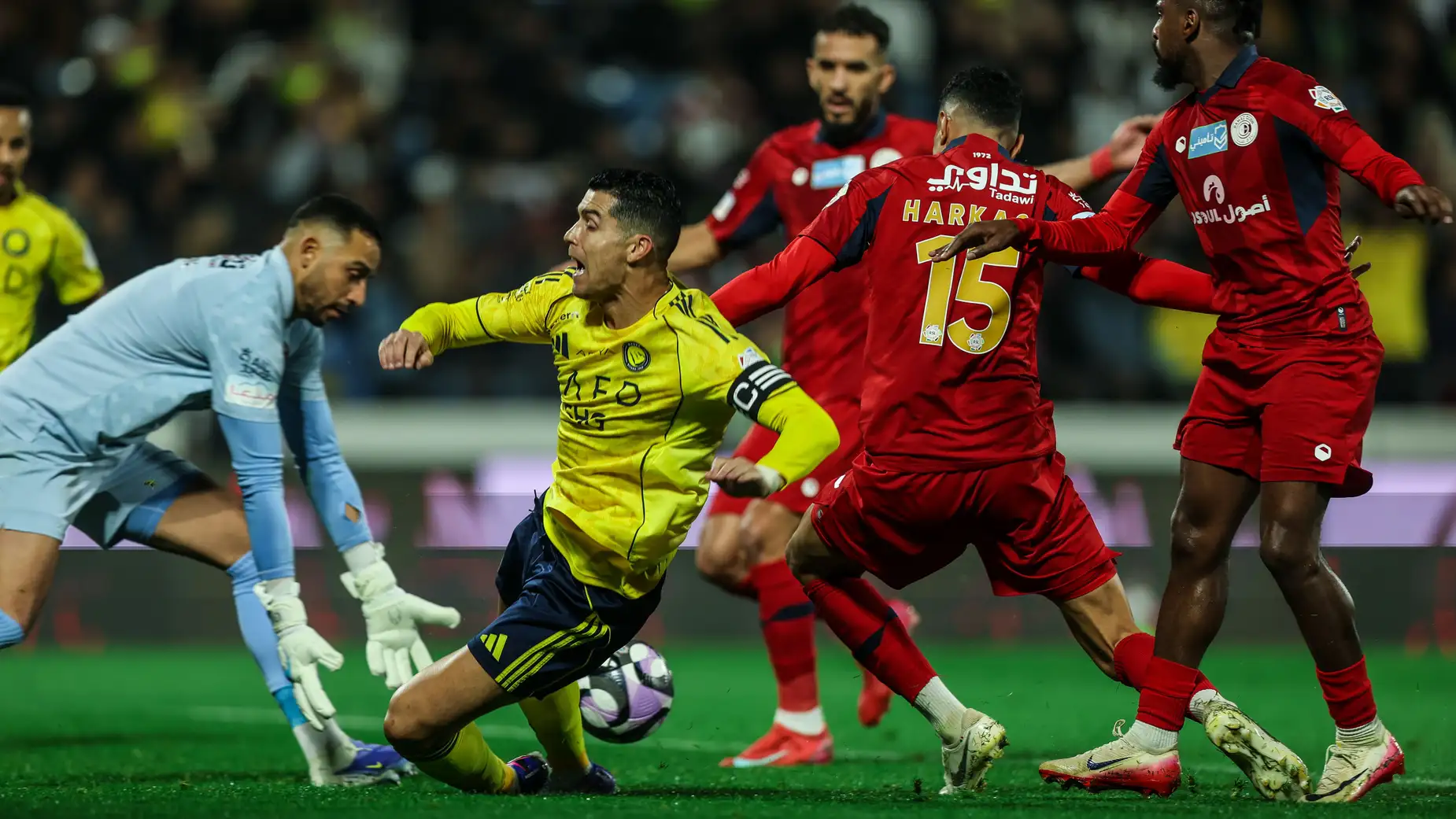 قبل مواجهة حسم الدوري أمام النصر.. أزمة قانونية تضرب ضمك وتحقيق رسمي يشعل الجدل في دوري روشن السعودي