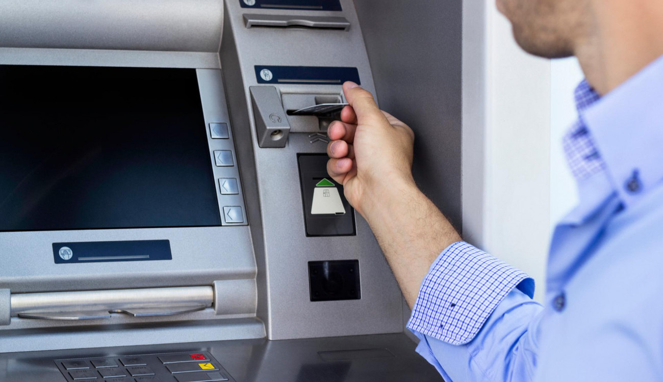 البنك المركزي: «السيولة متوفرة» ورفع كفاءة تشغيل ماكينات الصراف الآلي (ATM) لتأمين الرواتب والمعاشات خلال موسم عيد الأضحى 2026