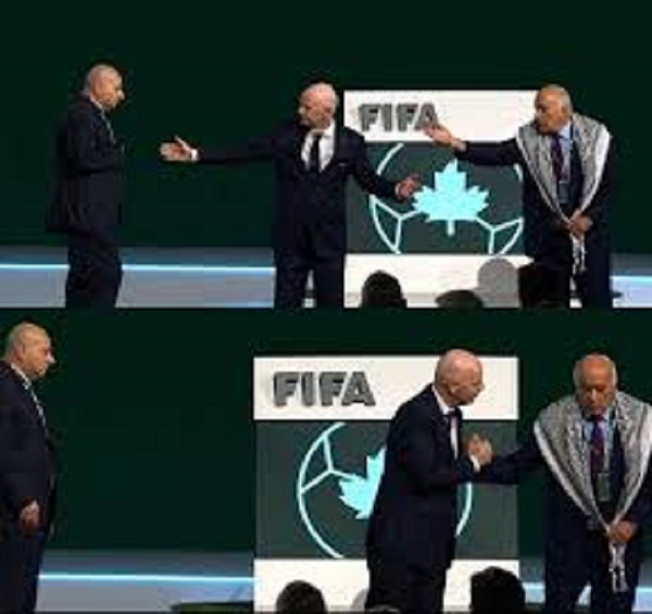 فيديو مشاجرة جبريل الرجوب مع رئيس الفيفا ويرفض مصافحة ممثل الكيان الصهيوني رئيس الاتحاد الفلسطيني أمام الكاميرات لـ نظيره الإسرائيلي: نحن نعاني!