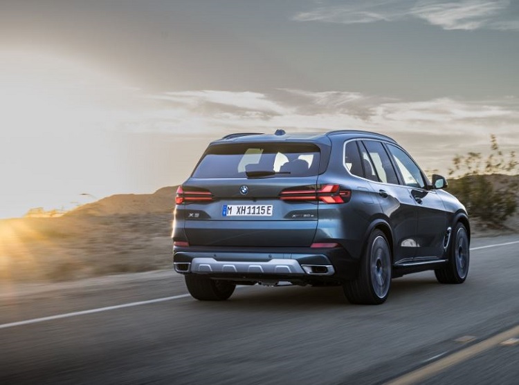رسميًا BMW X5 وX6 بمواصفات ثورية ومقصورة مستقبلية تخطف الأنظار مفاجآت BMW 2026 شاشات عملاقة ومحركات أقوى